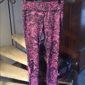 Ladies under armor workout pants size M